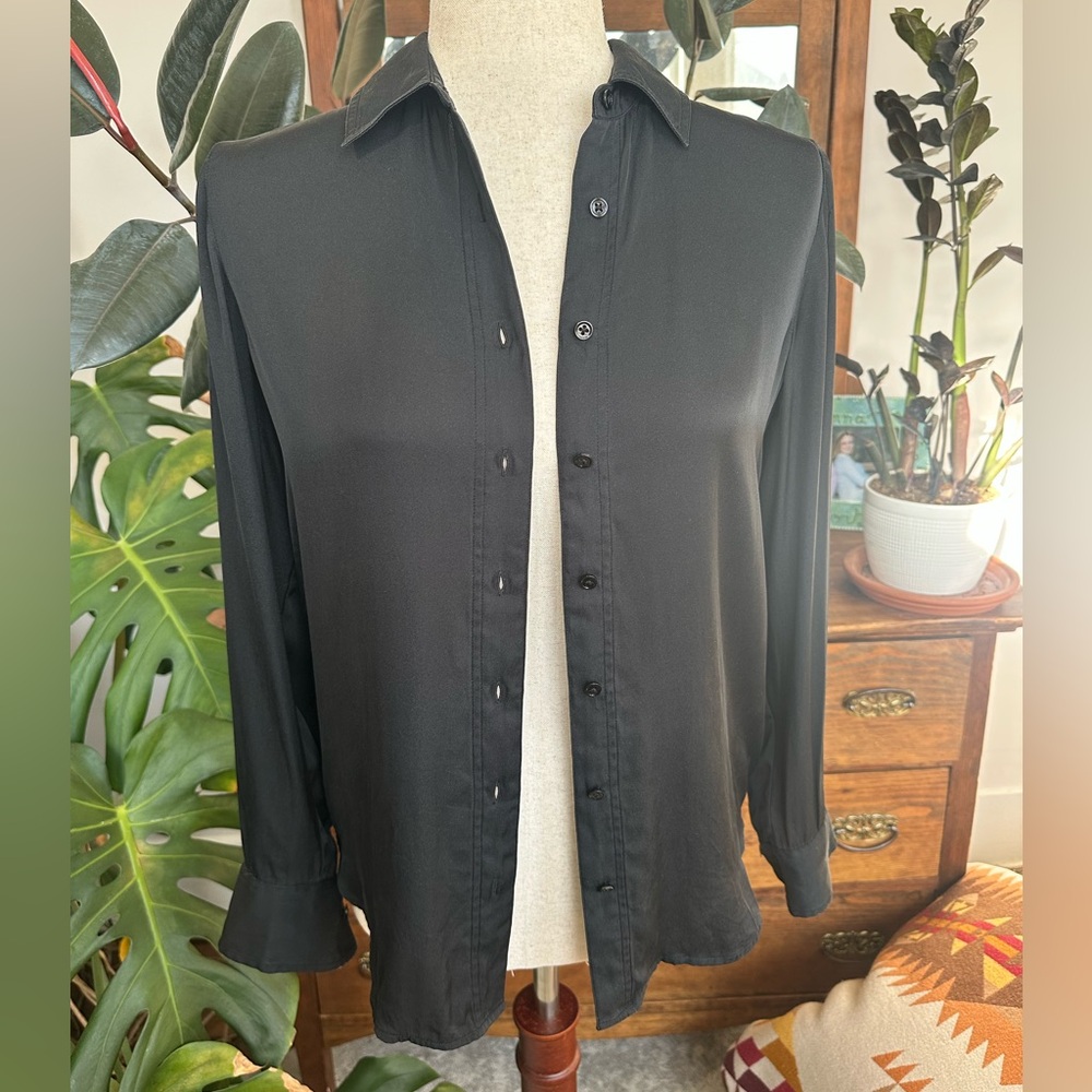 Quince women’s silk button down long sleeve black blouse size XS washable